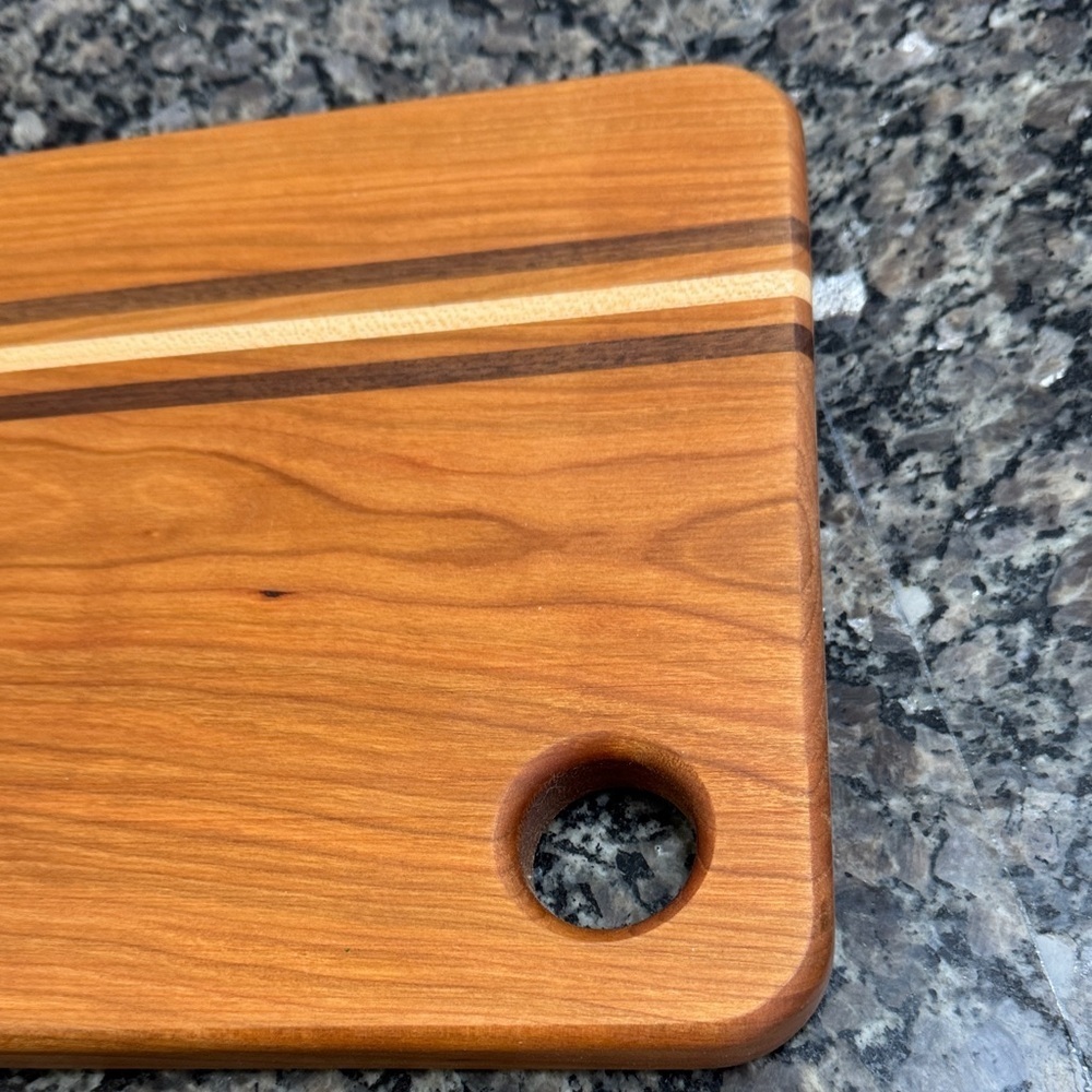 Wooden Cutting Board with Striped Design NEW - Picture 8 of 10